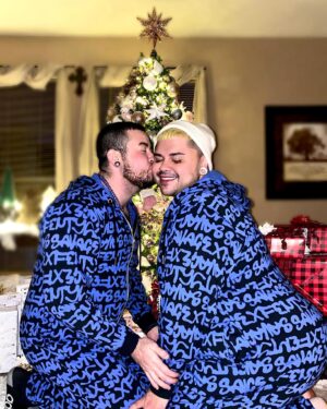 Kalorie Karbdashian-Williams Instagram - MERRYYYYYYYYY CRIMMUSSSSSSSSSS!!!!!!!!! 

I hope that everyone’s holiday was filled with love and laughter! Whether we talk daily or once and a while know that I love and adore you!!! Thank you for being in our life! 

Happy holidays!!!! 🎁☃️💕😘