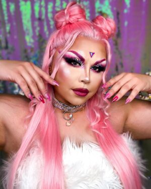 Kalorie Karbdashian-Williams Instagram - Hi Kupcakes!!!!!! The newest episode of Keeping Up With drag Race with the @dimplesondeckk and I, is now live on YouTube!!!

Choker - @crimsyn.co 
Foundation - @maybelline 
Eyes @anastasiabeverlyhills x @alyssaedwards_1 
Lashes @cammynguyenllc 
Lips - @kvdveganbeauty 
brows - @anastasiabeverlyhills 
Contour @fentybeauty 
Hair by me ☺️

#drag #dragqueen #dragmakeup #makeup #dragrace #keepingupwithdragrace #youtube #makeupbrands #influencer #rpdr #makeuplooks #makeup #makeupaddict #pinkdream #pinkdrink #abq #nmqueens #abqqueens#nmtrue #maybelline  #kvdbeauty #fentybeauty #abhbrows #abh #anastasiabeverlyhills