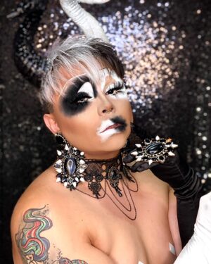 Kalorie Karbdashian-Williams Instagram - 🖤🤍There can be no evil without good.🤍🖤
•
•
•
•
•
• 
Lashes : @cammynguyenllc 
💍 @lollicox_roxbycox 
foundation: @blackopalbeauty 
Contour : @fentybeauty 
Eyes: @sugarpill 
Lips: @kvdveganbeauty 
Brows @nyxcosmetics