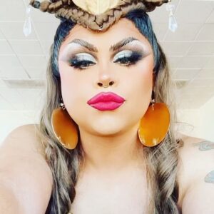 Kalorie Karbdashian-Williams Instagram - Im so sorry I’ve been so absent. I’m alive I promise. Just trucking through life you know? Nothing new on my end other than drowning myself with work at the salon. But can’t wait for these next few shows. Get me back to that staggeeee. I miss you all! 💕💕
