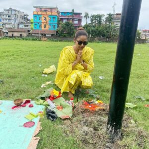 Kalpana Kalita Instagram - নটৰাজ বাবাৰ আশীষ শিৰত লৈ আজি লাইখুটা স্থাপন কৰা হয় থিয়েটাৰ “ৰাজলক্ষী“ ৰ