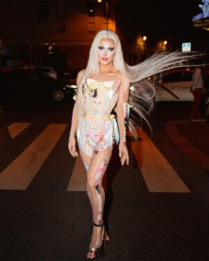 Kam Hugh Instagram - 🌟TE QUIERO🌟
———
Madrid i had such a blast last week thank you for everything @lalolitabanana @martacarinomadrid @venenomadrid
——
📸 @satnof_ 
👗 @ladymissboo and print by @franciscoterra ⭐️
——
#dragqueen #madrid #drag #dragrace #dragracefrance