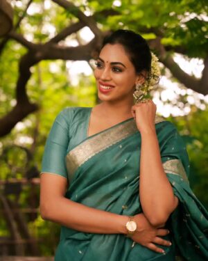 Kamakshi Bhaskarla Instagram - ✨✨✨✨✨
. 
. 
. 
. 
. 
. 
. 
. 
💄and 💇 - @shireesha_a_dream_of_makeup 
Styling- @bymahi_ 
Jewellery - @tritiyaa.jewellery 
Photographer - @azhar.kazi100
. 
. 
. 
. 
. 
. 
#KamakshiBhaskarla  #Polimera2 #indian #beauty #international #actress #model #obb #ombhimbush #missindia #missworld  #polimera3  #laila #malyalam #nazriyanazim