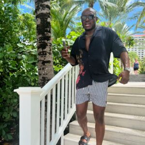 Kamaru Usman Instagram - Ah ah See vacation vibes 🔥😁🔥😎 @youngla 

Code: NIGHTMARE