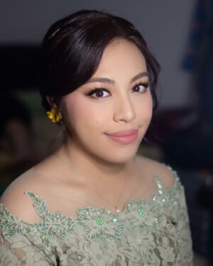 Kamasean Matthews Instagram - graduation makeup for the Idol herself @kamasean ✨😍😘
•
•
•
•
#Astridpakaya#muamanado#hairdomanado#byastridpakaya#makeupartistbitung#manadomakeup#bridesbyastridpakaya#muabali#astridpakayamakeupartist#makeupclassmanado#makeupartistmanado#makeupweddingmanado#muadenpasar#muakendari#weddingmakeup#weddingjakarta#ibutni #persitindonesia#muajakarta #muajakartatimur#persitcantik  #muajakarta#muahalim#ibupersitcantik #muahalimdwikora#muahalimperdanakusuma