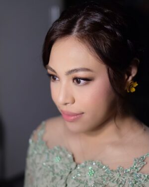 Kamasean Matthews Instagram - graduation makeup for the Idol herself @kamasean ✨😍😘
•
•
•
•
#Astridpakaya#muamanado#hairdomanado#byastridpakaya#makeupartistbitung#manadomakeup#bridesbyastridpakaya#muabali#astridpakayamakeupartist#makeupclassmanado#makeupartistmanado#makeupweddingmanado#muadenpasar#muakendari#weddingmakeup#weddingjakarta#ibutni #persitindonesia#muajakarta #muajakartatimur#persitcantik  #muajakarta#muahalim#ibupersitcantik #muahalimdwikora#muahalimperdanakusuma