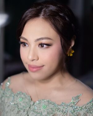 Kamasean Matthews Instagram - graduation makeup for the Idol herself @kamasean ✨😍😘
•
•
•
•
#Astridpakaya#muamanado#hairdomanado#byastridpakaya#makeupartistbitung#manadomakeup#bridesbyastridpakaya#muabali#astridpakayamakeupartist#makeupclassmanado#makeupartistmanado#makeupweddingmanado#muadenpasar#muakendari#weddingmakeup#weddingjakarta#ibutni #persitindonesia#muajakarta #muajakartatimur#persitcantik  #muajakarta#muahalim#ibupersitcantik #muahalimdwikora#muahalimperdanakusuma