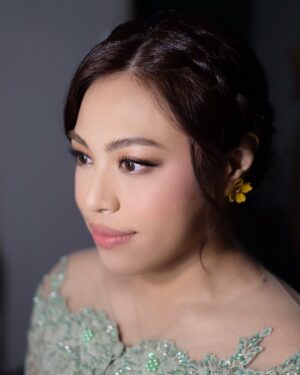 Kamasean Matthews Instagram - graduation makeup for the Idol herself @kamasean ✨😍😘
•
•
•
•
#Astridpakaya#muamanado#hairdomanado#byastridpakaya#makeupartistbitung#manadomakeup#bridesbyastridpakaya#muabali#astridpakayamakeupartist#makeupclassmanado#makeupartistmanado#makeupweddingmanado#muadenpasar#muakendari#weddingmakeup#weddingjakarta#ibutni #persitindonesia#muajakarta #muajakartatimur#persitcantik  #muajakarta#muahalim#ibupersitcantik #muahalimdwikora#muahalimperdanakusuma