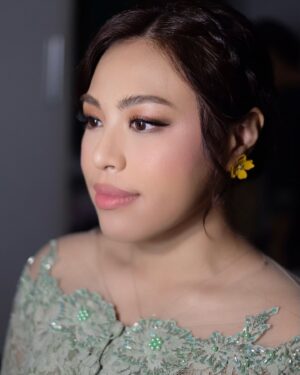 Kamasean Matthews Instagram - graduation makeup for the Idol herself @kamasean ✨😍😘
•
•
•
•
#Astridpakaya#muamanado#hairdomanado#byastridpakaya#makeupartistbitung#manadomakeup#bridesbyastridpakaya#muabali#astridpakayamakeupartist#makeupclassmanado#makeupartistmanado#makeupweddingmanado#muadenpasar#muakendari#weddingmakeup#weddingjakarta#ibutni #persitindonesia#muajakarta #muajakartatimur#persitcantik  #muajakarta#muahalim#ibupersitcantik #muahalimdwikora#muahalimperdanakusuma