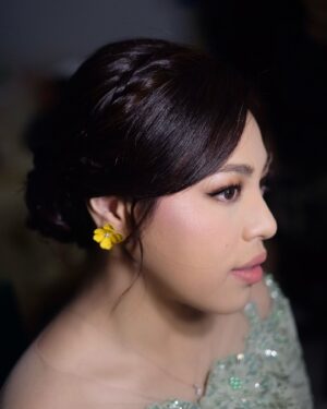 Kamasean Matthews Instagram - graduation makeup for the Idol herself @kamasean ✨😍😘
•
•
•
•
#Astridpakaya#muamanado#hairdomanado#byastridpakaya#makeupartistbitung#manadomakeup#bridesbyastridpakaya#muabali#astridpakayamakeupartist#makeupclassmanado#makeupartistmanado#makeupweddingmanado#muadenpasar#muakendari#weddingmakeup#weddingjakarta#ibutni #persitindonesia#muajakarta #muajakartatimur#persitcantik  #muajakarta#muahalim#ibupersitcantik #muahalimdwikora#muahalimperdanakusuma