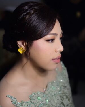 Kamasean Matthews Instagram - graduation makeup for the Idol herself @kamasean ✨😍😘
•
•
•
•
#Astridpakaya#muamanado#hairdomanado#byastridpakaya#makeupartistbitung#manadomakeup#bridesbyastridpakaya#muabali#astridpakayamakeupartist#makeupclassmanado#makeupartistmanado#makeupweddingmanado#muadenpasar#muakendari#weddingmakeup#weddingjakarta#ibutni #persitindonesia#muajakarta #muajakartatimur#persitcantik  #muajakarta#muahalim#ibupersitcantik #muahalimdwikora#muahalimperdanakusuma