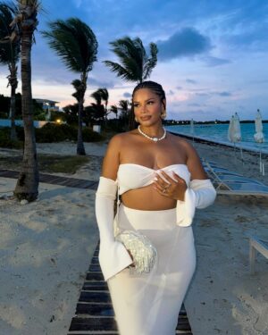 Kamie Crawford Instagram - part of your world 🐚🌊🌴🫧
