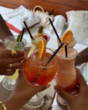 Kamie Crawford Instagram - A time was had & many drinks were too 🍹🍹🍹