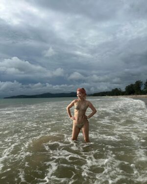 Kanako Takatsuki Instagram - in Phuket 🇹🇭🌊
雨季だから降ったり止んだりだったけど
海に行ったときは太陽☀️がチラチラ照らしてくれて
とっても気持ちよかった🙏🌊

#夏休み #phuket #thailand #🇹🇭
#海の日