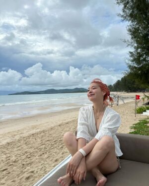Kanako Takatsuki Instagram - in Phuket 🇹🇭🌊
雨季だから降ったり止んだりだったけど
海に行ったときは太陽☀️がチラチラ照らしてくれて
とっても気持ちよかった🙏🌊

#夏休み #phuket #thailand #🇹🇭
#海の日