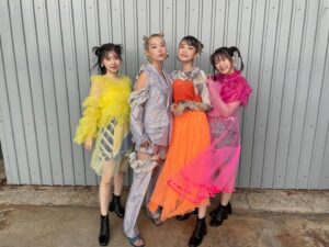 Kanako Takatsuki Instagram - 共演者の皆さんと📸
他の方々ともお話したりできたのはいい思い出🫶💙
うちらのスター🌟セリコちゃんとは時間合わなくて写真撮れなかったからBGMに設定した🥹🎧笑

#アニレヴ #anirave