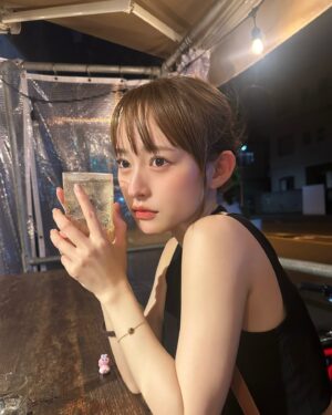 Kanami Takasaki Instagram - いとこが髪の毛まとめてくれた🌸

UFOキャッチャーで取れたなんかかわいそうなうさぎと共に🍽️