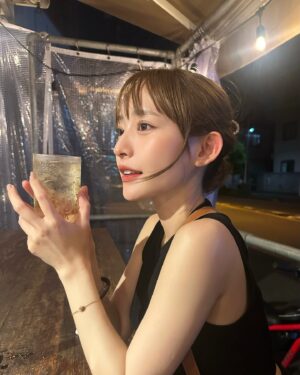 Kanami Takasaki Instagram - いとこが髪の毛まとめてくれた🌸

UFOキャッチャーで取れたなんかかわいそうなうさぎと共に🍽️