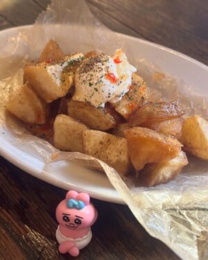 Kanami Takasaki Instagram - いとこが髪の毛まとめてくれた🌸

UFOキャッチャーで取れたなんかかわいそうなうさぎと共に🍽️