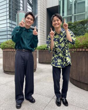 Kanata Hosoda Instagram - ***
今日の『バゲット』水曜日はカレーの日
有難うございました！

そんな収録でのお衣装。
カレーを食べるから僕の性格上、白だけは避けた方が良いと濃い緑が落ち着いた印象のお洋服を着させて頂きました！

シャツ
@cullni
靴
@factotum.official