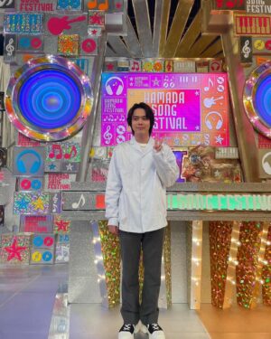 Kanata Hosoda Instagram - ***
さぁて
今日の細田さんは〜！

19:00〜
『オオカミ少年・ハマダ歌謡祭』
歌っちゃいました。
ハンサム以外の場で歌うのはお初なので、どうか温かい耳で…🙇‍♂️

19:56〜
『沸騰ワード10』
ホラン千秋さんの段取り旅。
時間の使い方、作り方、めちゃくちゃ勉強になりました📖

23:00〜
『ドロップ』
最終回！
あとは決着を待つのみ。
アクション以外でも痺れる格好良さ、全開です🟥

の3本です！
今晩も是非観てくださいね〜
うふふふふふふ！

#オオカミ少年
#沸騰ワード10
#ドロップ