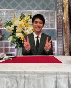 Kanata Hosoda Instagram - ***
本日20:00〜放送される
「ぐるナイ」に出演しています！

美食をトークでゲットするトークションという企画なのですが、僕は後ろの方でただ食べさせて貰えるという贅沢な時間でした😂✨
初めて食べる食材が9割と、新たな扉が何枚も開いた瞬間でした〜
皆様、是非🙇‍♂️