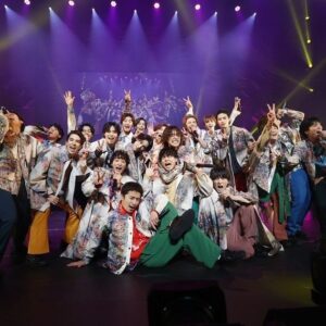 Kanata Hosoda Instagram - ***
SUPER HANDSOME LIVE 2022 『ROCK YOU! ROCK ME!!』

有難うございました。

ハンサムは今まで先輩方が繋いできたからこそ、今の環境があるのだと改めて実感した2日間でした。
正直、最初のカウントダウンの映像だけで泣きそうになった。笑

そして今年は変に緊張することがなく、リハの段階からハンサムをずっと楽しめていました。そういう意味では「余裕が生まれてる」＝「先輩ハンサム」になれてるのかな？

今年はアフターハンサムもあるし、ハンサムのお喋り先輩と札幌にも行くので、皆さんが映像見れないくらい喋り倒します。

ハンサムに関わってくださった本当に多くのスタッフの皆様、ハンサムメンバー、シュンさん、マユさん、そしてハンサムに参加してくださったすべての皆様、本当に有難うございました！！

また来年ね✌️

#ハンサム
#ハンサム2022