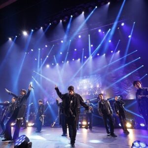 Kanata Hosoda Instagram - ***
SUPER HANDSOME LIVE 2022 『ROCK YOU! ROCK ME!!』

有難うございました。

ハンサムは今まで先輩方が繋いできたからこそ、今の環境があるのだと改めて実感した2日間でした。
正直、最初のカウントダウンの映像だけで泣きそうになった。笑

そして今年は変に緊張することがなく、リハの段階からハンサムをずっと楽しめていました。そういう意味では「余裕が生まれてる」＝「先輩ハンサム」になれてるのかな？

今年はアフターハンサムもあるし、ハンサムのお喋り先輩と札幌にも行くので、皆さんが映像見れないくらい喋り倒します。

ハンサムに関わってくださった本当に多くのスタッフの皆様、ハンサムメンバー、シュンさん、マユさん、そしてハンサムに参加してくださったすべての皆様、本当に有難うございました！！

また来年ね✌️

#ハンサム
#ハンサム2022