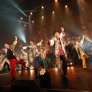 Kanata Hosoda Instagram - ***
SUPER HANDSOME LIVE 2022 『ROCK YOU! ROCK ME!!』

有難うございました。

ハンサムは今まで先輩方が繋いできたからこそ、今の環境があるのだと改めて実感した2日間でした。
正直、最初のカウントダウンの映像だけで泣きそうになった。笑

そして今年は変に緊張することがなく、リハの段階からハンサムをずっと楽しめていました。そういう意味では「余裕が生まれてる」＝「先輩ハンサム」になれてるのかな？

今年はアフターハンサムもあるし、ハンサムのお喋り先輩と札幌にも行くので、皆さんが映像見れないくらい喋り倒します。

ハンサムに関わってくださった本当に多くのスタッフの皆様、ハンサムメンバー、シュンさん、マユさん、そしてハンサムに参加してくださったすべての皆様、本当に有難うございました！！

また来年ね✌️

#ハンサム
#ハンサム2022