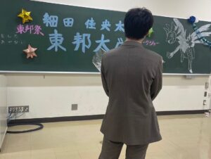 Kanata Hosoda Instagram - ***
東邦大学　習志野キャンパス
『東邦祭』トークショー
ご来場頂いた皆様、有難うございました！

想像以上に来てくださった方が多く、驚きと同時に嬉しさも感じて、沢山話してしまいました。。
学祭だからこそ話せることはあって、毎回その楽しさを噛み締めております。

また来年もやれたらいいなぁ。
ってね。

#東邦祭