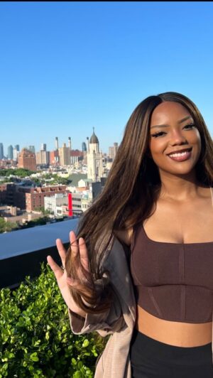 Kandi Burruss Instagram - Happy #GoldenBirthday to my first born @rileyburruss!!!!! She’s 22 on the 22nd! My big baby! I love her sooooo much! You’ve accomplished so much & yet you’re just getting started! Everybody give @rileyburruss some bday love!!!!
🎂🎁🎉