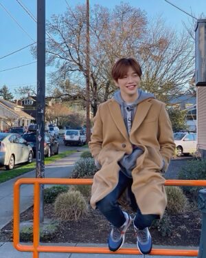 Kang Daniel Instagram - 안녕하세요, 강다니엘입니다.
올해도 벌써 반이나 흘렀네요. 날씨가 부쩍 더워진 만큼 시간이 참 빠름을 실감합니다.

지난 5년이라는 시간 동안 저에게 울타리가 되어주고 또 한편으로는 책임감을 배우게 해주었던 커넥트와의 여정이 막을 내렸습니다.

그동안 함께 울고 웃으며 커넥트를 이끌어가주셨던 모든 임직원 여러분과 관계자분들에게 정말 감사하다는 말을 드리고 싶습니다. 이 마음 잊지 않겠습니다.

좋지 않은 소식과 함께 지난 여정을 마무리하게 되어 아쉽고 애석한 마음이지만, 지금껏 늘 그랬듯이 묵묵히 열심히 헤쳐나가 보려고 합니다. 이 또한 더 나은 미래를 위해 많이 고민하는 시간이 되도록 하겠습니다.

그리고 지금 누구보다 절 생각해 주시고 계실 우리 다니티! 
저는 앞으로도 한결같이 강다니엘로서 여러분 곁에 있겠습니다. 빠른 시일 내에 좋은 소식 들려드릴 수 있도록 노력할 테니 너무 걱정하지 말고 밥 잘 챙겨 먹고 있어요!
감사합니다.