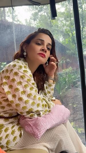 Kanika Maheshwari Instagram - 😛

#reelsinstagram #reelkarofeelkaro #funny #mumbai #dankmemes #memesdaily #funnymemes #india #delhimemes #funnyvideos #funnymeme #memes #jokes #humor #haha #laughter #satire #sarcasm #kanikamaheshwari