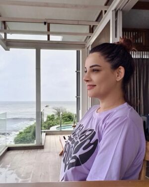 Kanika Maheshwari Instagram - One just needs a little alertness to see and find out: Life is really a great cosmic laughter.😌💜

#instagram #instagood #love #like #photography #follow #instadaily #photooftheday #instalike #fashion  #picoftheday #beautiful  #insta #trending #art #india #bhfyp #photo #viral #likes #explore #nature #style #happy #followme #explorepage #model #travel #kanikamaheshwari