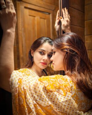 Kanika Maheshwari Instagram - Always remember to judge everything by your inner feeling of bliss. ✨

#sarees #saree #sareelove #fashion #sareelovers #onlineshopping #ethnicwear #indianwear #peace #indianfashion #traditional #india #sareestyle #bhyp #fyp #trendingaudio #viralpost #peace #spritual #oshoquotes #kanikamaheshwari
