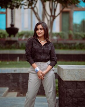 Kanmani Manoharan Instagram - #kanmanimanoharan✨ 

Photography team @jefreezestudios @jeffery.joshuaa 
Shot @thisis_muba 

#event #spotify #shoot #black #neverendingblacklove