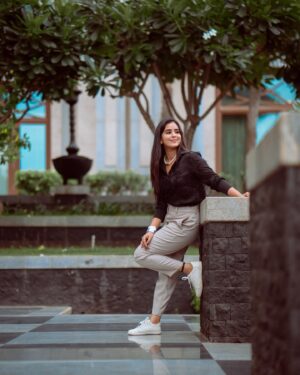 Kanmani Manoharan Instagram - #kanmanimanoharan✨ 

Photography team @jefreezestudios @jeffery.joshuaa 
Shot @thisis_muba 

#event #spotify #shoot #black #neverendingblacklove