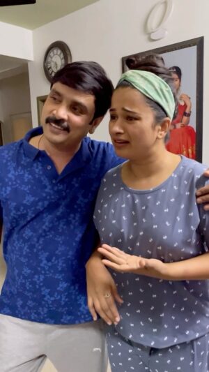 Kannika Snekan Instagram - I’m seeing Snekan with a clean shave after 10 years 😱 feel so different. He is taking off his beard after 18 years for a new project ..New project’s update coming soon….. 🤞🏻

#beardboy #dhadi