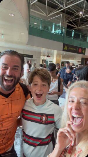 Kapinha Instagram - Aqui vamos nós para as nossas férias em família!
Quem conhece o nosso destino? 🇨🇺 
#ferias #vacation #family #aeroporto #happy