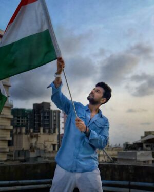 Karanvir Sharma Instagram - Vande Mataram 🧡🤍💚

Respect thy Mother. Respect thy Women. ✊🏼 
.
.
.
.
.
.
.
.
.
#78thindependenceday #india #bharat #independenceday #vandemataram #jaihind #🇮🇳 #jaiho