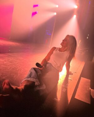 Karen Damen Instagram - The time to relax is when you don’t have time for it. @zomerrevue @studio100theaterdepanne