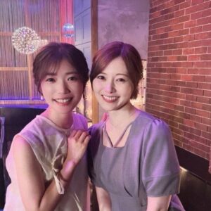 Karen Miyama Instagram - 7/23(火)23：00〜
NHK総合『 #ワルイコあつまれ 』
ケミカルドラマに出演します☺︎

小さい頃からバラエティで何度もお世話になった香取慎吾さん。
初めてお芝居でご一緒できて光栄でした。
不思議と癒される、周りに変な緊張感を与えない、やはりすごい方です。
コントといえば香取さん。
ケミカルドラマはコントではないんですけど(笑)絶妙な加減でコメディ色の強い香取さんのキャラクターが見どころです。

そして白石麻衣さんとはなんと姉妹役です。
お話してると意外と共通点があり、嬉しい！
恐縮ですがカメラ越しに観ていたスタッフさんからは似てるとの声も…💭

お楽しみに💛