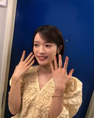 Karen Miyama Instagram - 今週7月4日19:00〜放送の「#プレバト‼︎ 」
俳句のコーナーに出演します☺︎
初めての俳句。どうでしょう…？

#プレバト #プレバト俳句 #美山加恋

今回スタイリングが大優勝しました🥺
いつもありがとうの布陣 @_kie_fujii_ @a3to_4