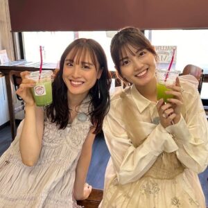 Karen Otomo Instagram - おはようございます🍃
月曜日の振替休日は
なんだかフワフワゆらゆらした気持ちですね💭
お仕事の方も、お休みの方も、
穏やかな時間を少しでも味わえる、良き日となりますよう。

《今週の予定》
8月12日(月)
・17:10〜FM GUNMA「flower pot」
・22:00〜Abema「今日、好きになりました。」

8月15日(木)
・福岡放送「バリはやッ!ZIP!」（VTRのワンコーナーにお邪魔しています✨）
・21:00〜日本テレビ「秘密のケンミンSHOW極」

8月17日(土)
・20:00〜テレビ朝日「池上彰のニュースそうだったのか‼︎」

今日の写真は先日放送された、「ちょっと福岡行ってきました！」のオフショット。
果穂ちゃんとのロケは、もしや旅行なのでは？と錯覚するくらいに楽しかったです🤭