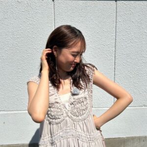 Karen Otomo Instagram - おはようございます🍃
月曜日の振替休日は
なんだかフワフワゆらゆらした気持ちですね💭
お仕事の方も、お休みの方も、
穏やかな時間を少しでも味わえる、良き日となりますよう。

《今週の予定》
8月12日(月)
・17:10〜FM GUNMA「flower pot」
・22:00〜Abema「今日、好きになりました。」

8月15日(木)
・福岡放送「バリはやッ!ZIP!」（VTRのワンコーナーにお邪魔しています✨）
・21:00〜日本テレビ「秘密のケンミンSHOW極」

8月17日(土)
・20:00〜テレビ朝日「池上彰のニュースそうだったのか‼︎」

今日の写真は先日放送された、「ちょっと福岡行ってきました！」のオフショット。
果穂ちゃんとのロケは、もしや旅行なのでは？と錯覚するくらいに楽しかったです🤭
