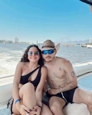 Kariam Castro Instagram - Junio. 🐚💘🦋🌸🌈⭐️
