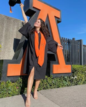 Kariam Castro Instagram - Entre llamados, desvelos, prisas y más prisas a diario, lo logré. 💕✨👩🏻‍🎓 #comunicóloga🥳