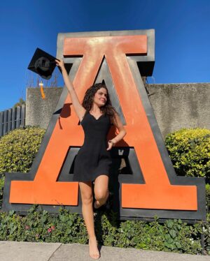 Kariam Castro Instagram - Entre llamados, desvelos, prisas y más prisas a diario, lo logré. 💕✨👩🏻‍🎓 #comunicóloga🥳
