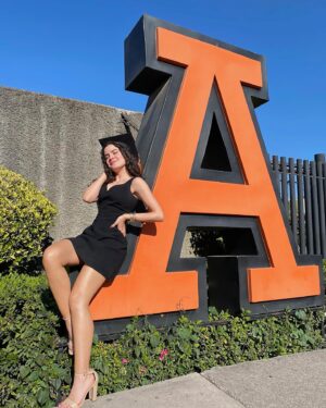 Kariam Castro Instagram - Entre llamados, desvelos, prisas y más prisas a diario, lo logré. 💕✨👩🏻‍🎓 #comunicóloga🥳