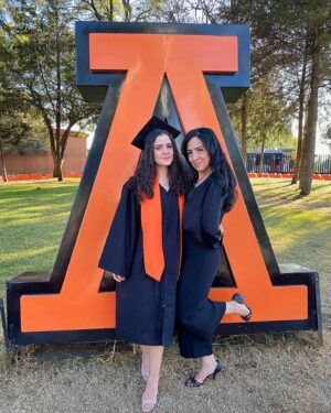Kariam Castro Instagram - Entre llamados, desvelos, prisas y más prisas a diario, lo logré. 💕✨👩🏻‍🎓 #comunicóloga🥳